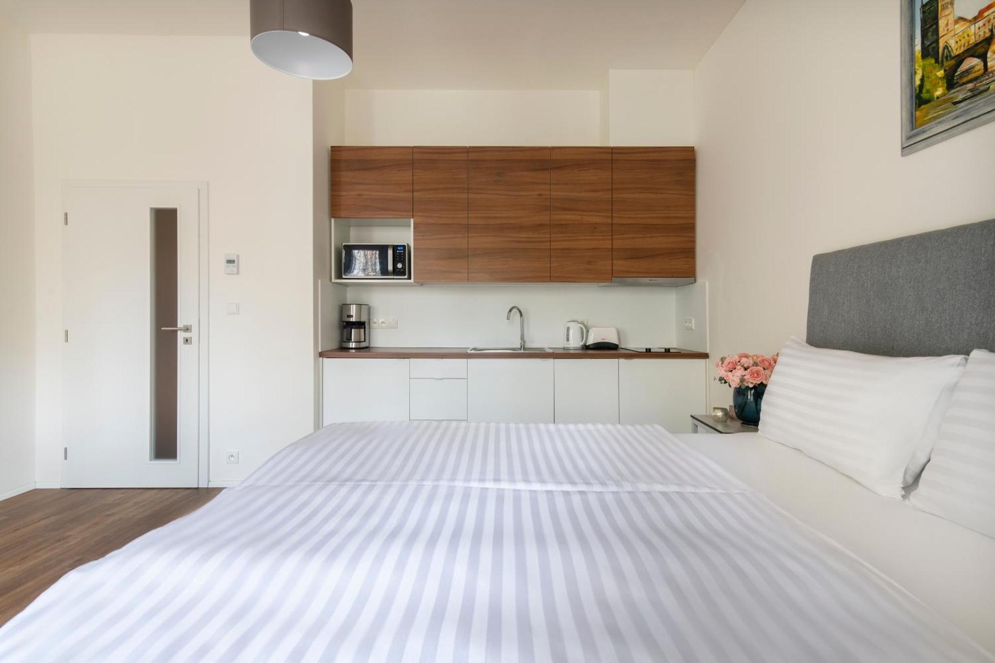 Tales Boutique By Dwellfort Aparthotel Praga